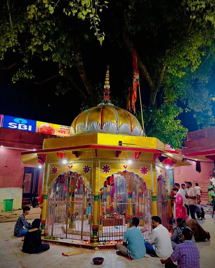 Mankameshwar Mahadev Temple on the banks of the Yamuna River